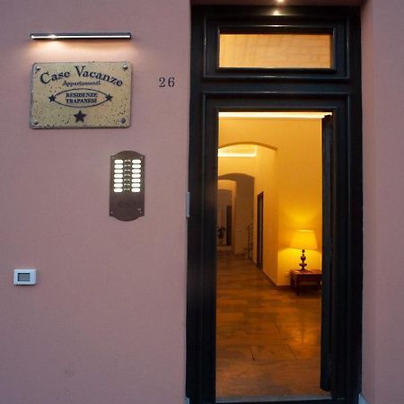 Case Vacanze "Residenze Trapanesi" Trapani Bagian luar foto