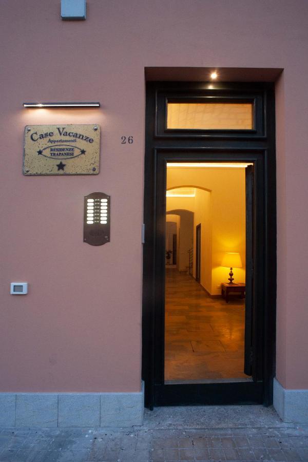 Case Vacanze "Residenze Trapanesi" Trapani Bagian luar foto