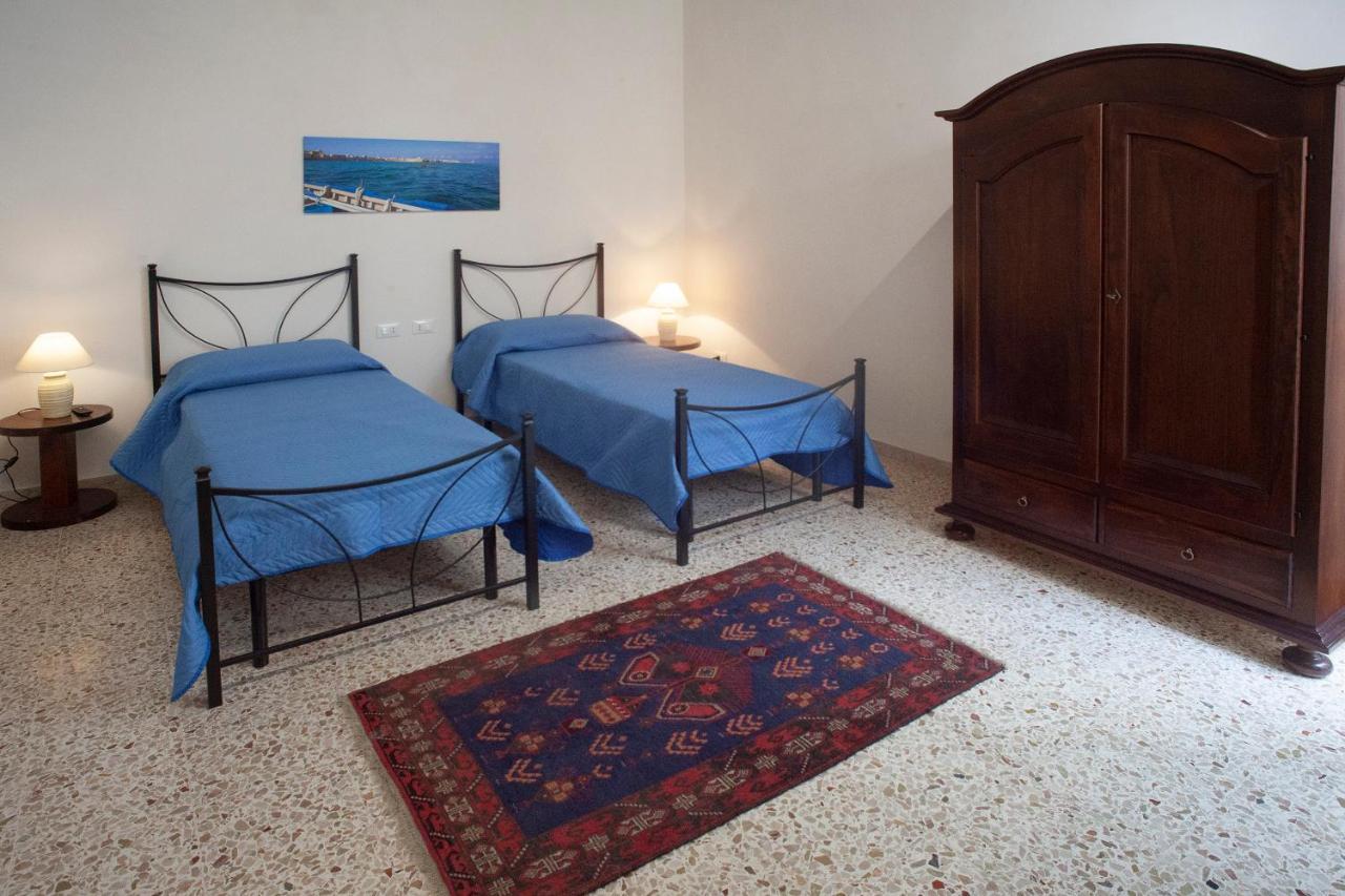 Case Vacanze "Residenze Trapanesi" Trapani Bagian luar foto