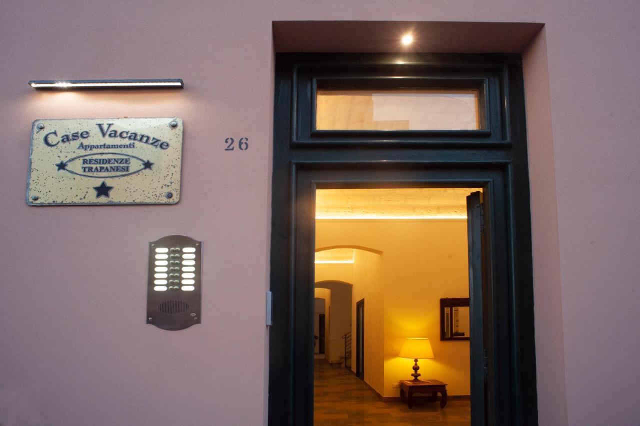 Case Vacanze "Residenze Trapanesi" Trapani Bagian luar foto