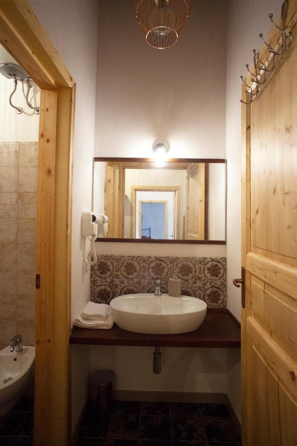 Case Vacanze "Residenze Trapanesi" Trapani Bagian luar foto