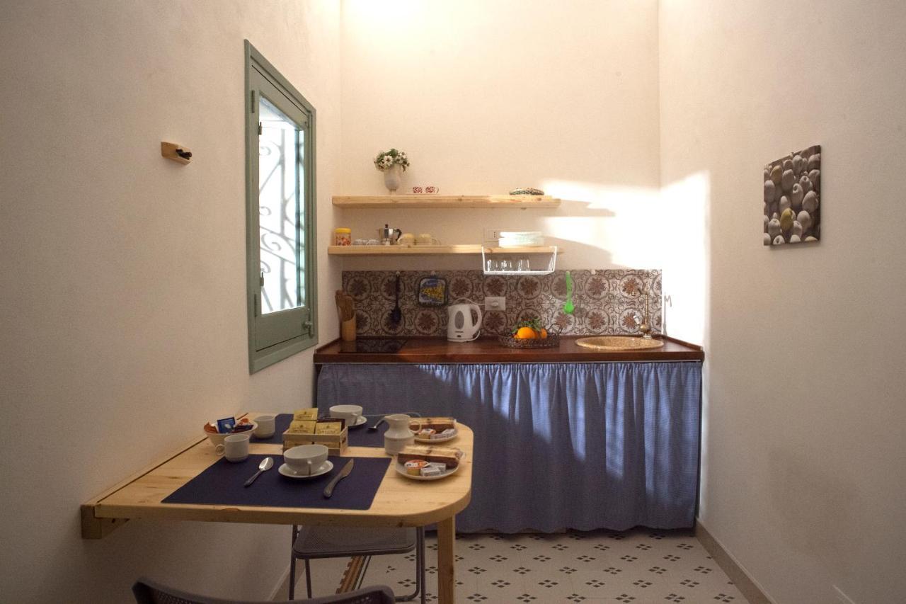 Case Vacanze "Residenze Trapanesi" Trapani Bagian luar foto